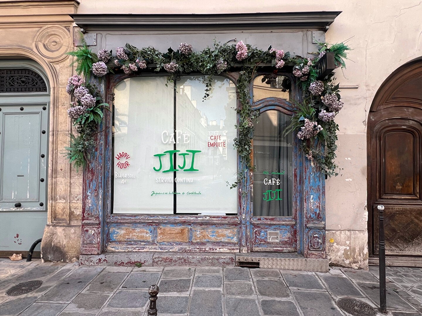 Vente murs de boutique occupée - entre la Place des Vosges et le Musée Picasso Paris 3ème