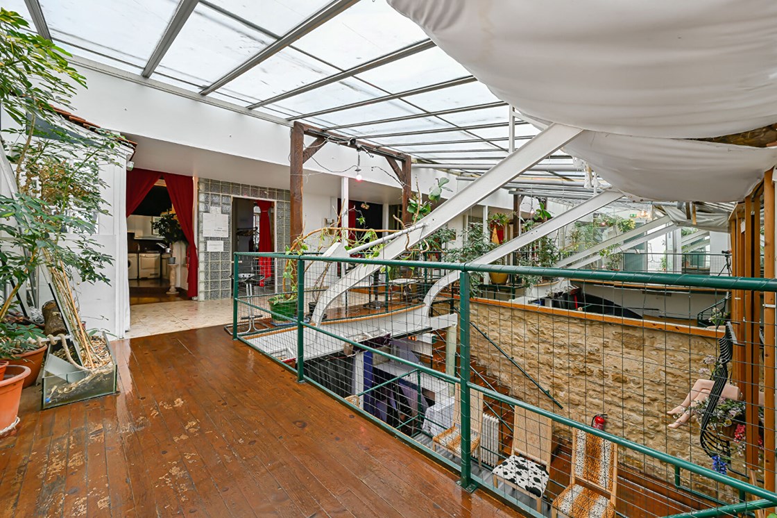 Loft/Atelier avec verrière et structure métallique - Fort potentiel d'aménagement