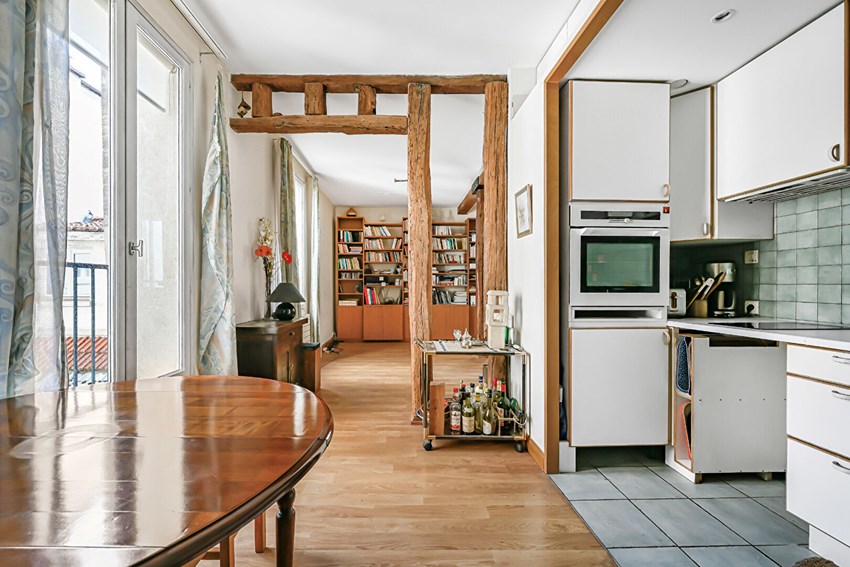 Appartement traversant - 3 pièces - 81,82 m² - Paris 4ème