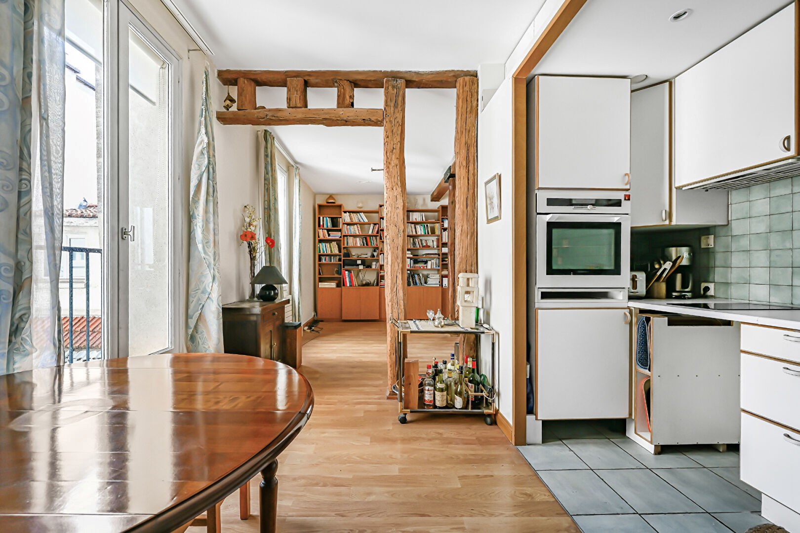 Appartement traversant - 3 pièces - 81,82 m² - Paris 4ème