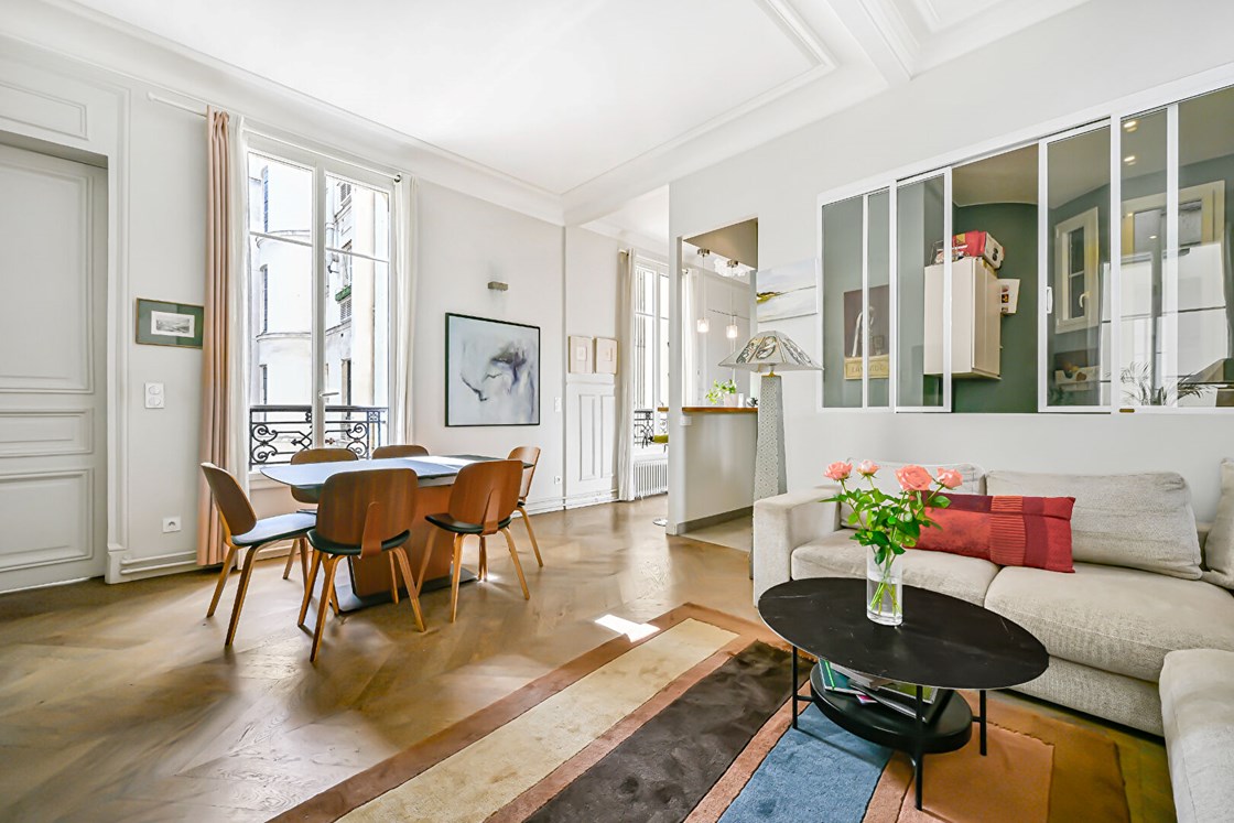 Tour Maubourg - Invalides. Appartement  familial. Charme de l'ancien