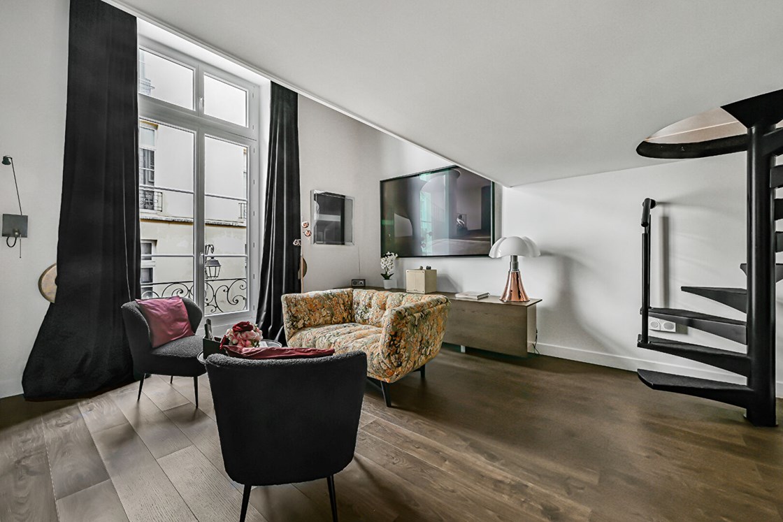 Rue Charlot - À l'étage noble d'un Hôtel Particulier - 2/3 pièces traversant de 88.97m²