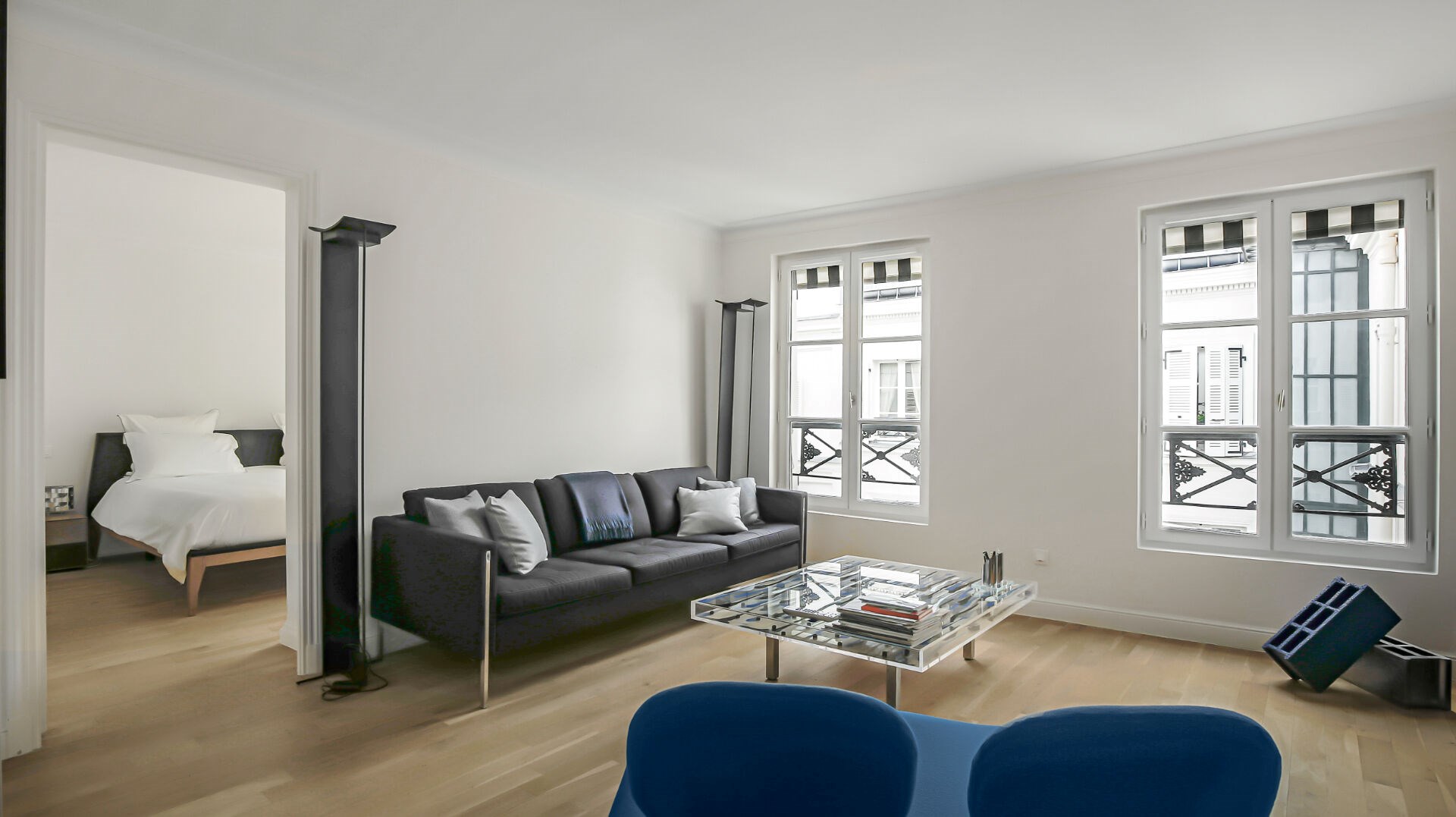 5ème étage - Place de la Madeleine - 2 Pièces