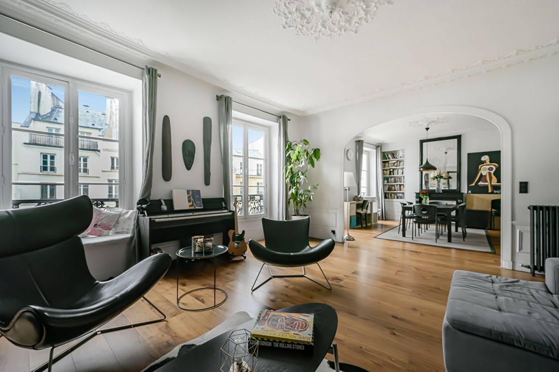 Entre la Place des Vosges et le village Saint Paul - Appartement baigné de lumière avec grande pièce de réception