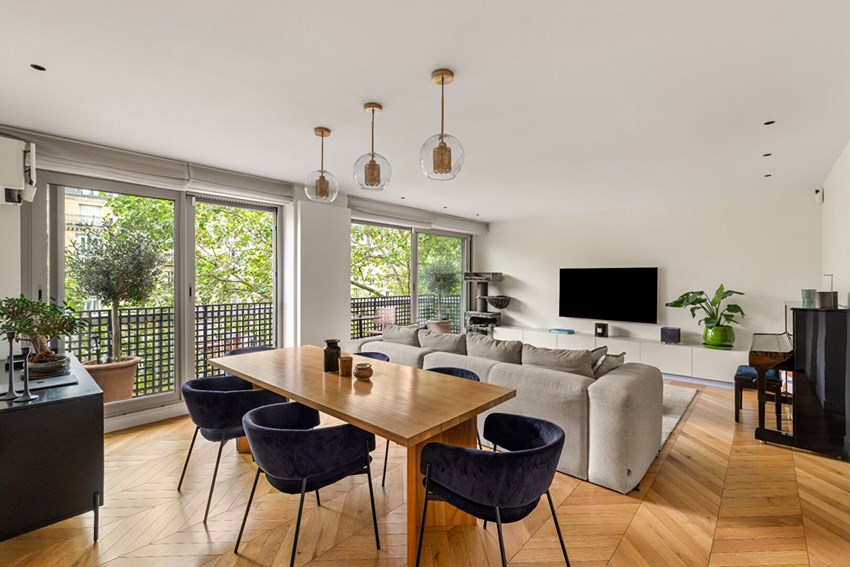 Paris 16  - Traversant, rénové par architecte, balcon et climatisation