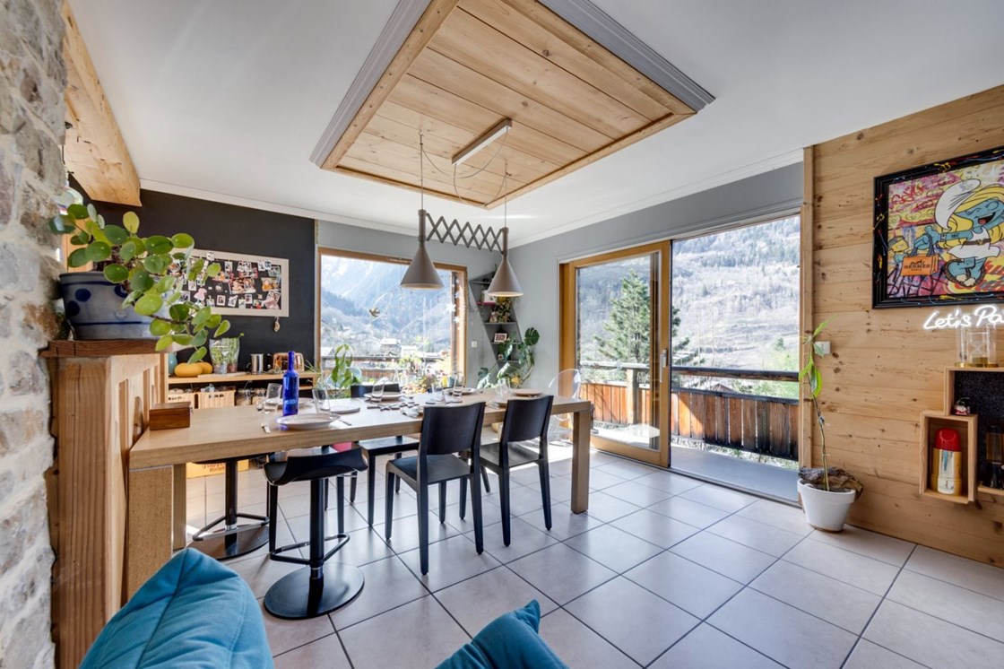 CHALET 5 CHAMBRES - AVEC 2 STUDIOS INDÉPENDANTS